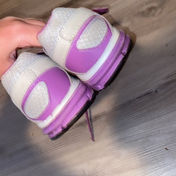 Women’s Nike shoes size 7 - Picture 3 of 5